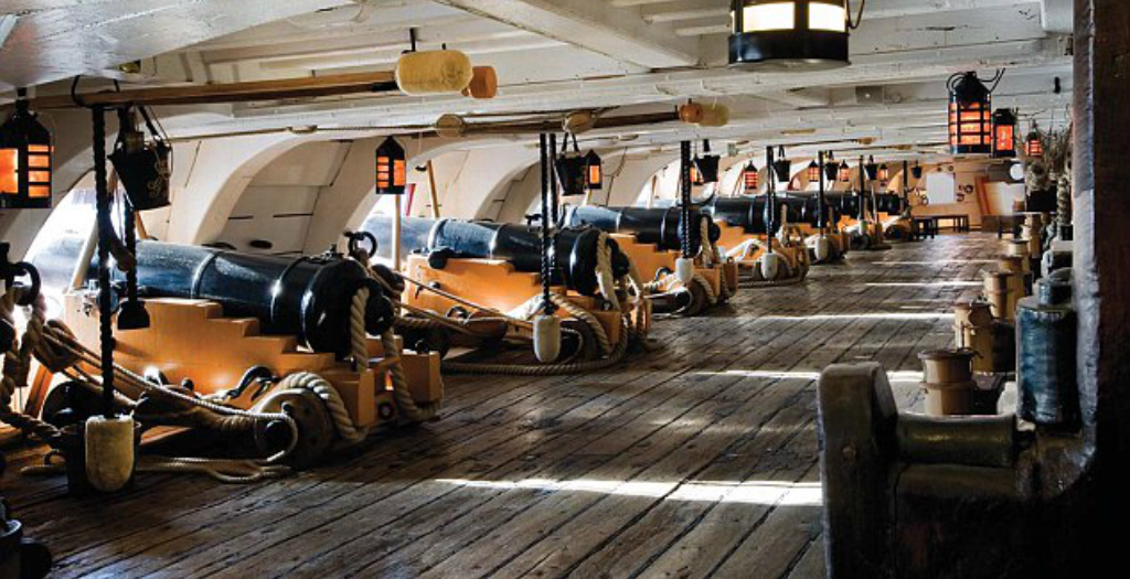 HMS Victory - Lower Deck 32 Pounder